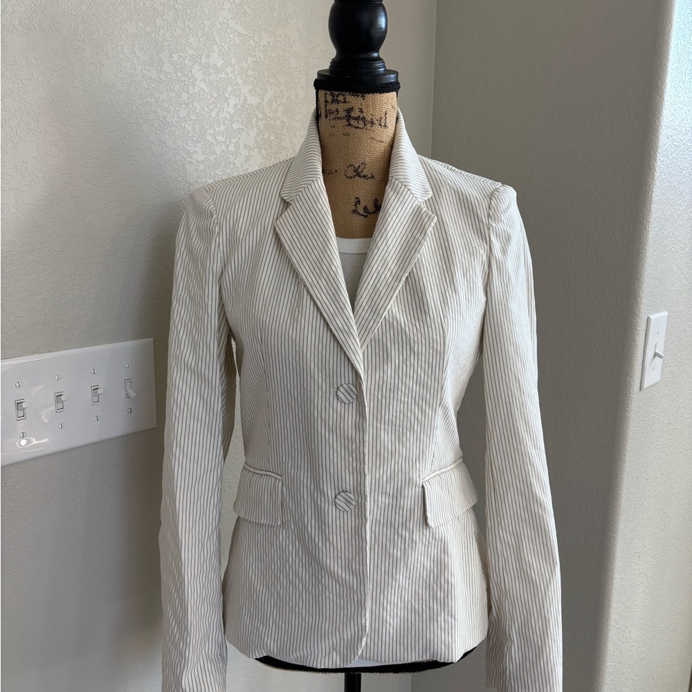 Amanda & Chelsea Cream and White Blazer